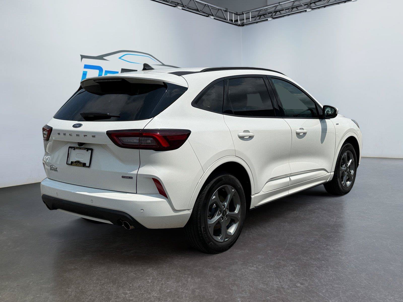 Used 2023 Ford Escape ST-Line Select w/ Tech Pack #1 AWD/4WD image 3
