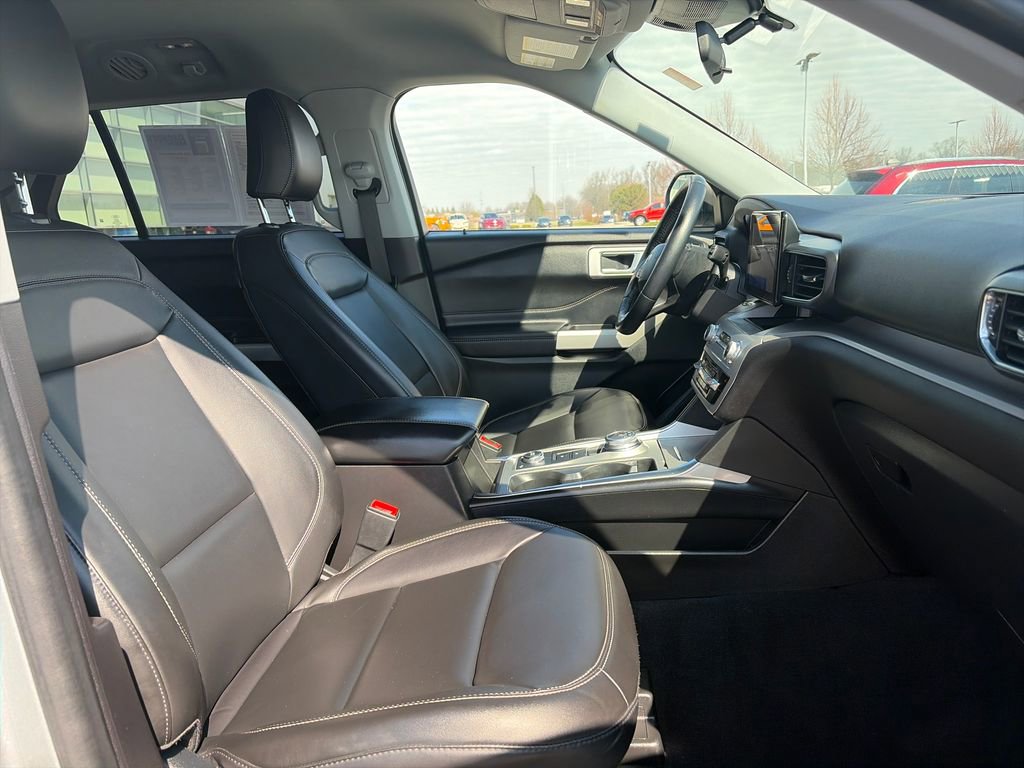 Used 2022 Ford Explorer XLT w/ Equipment Group 202A image 12