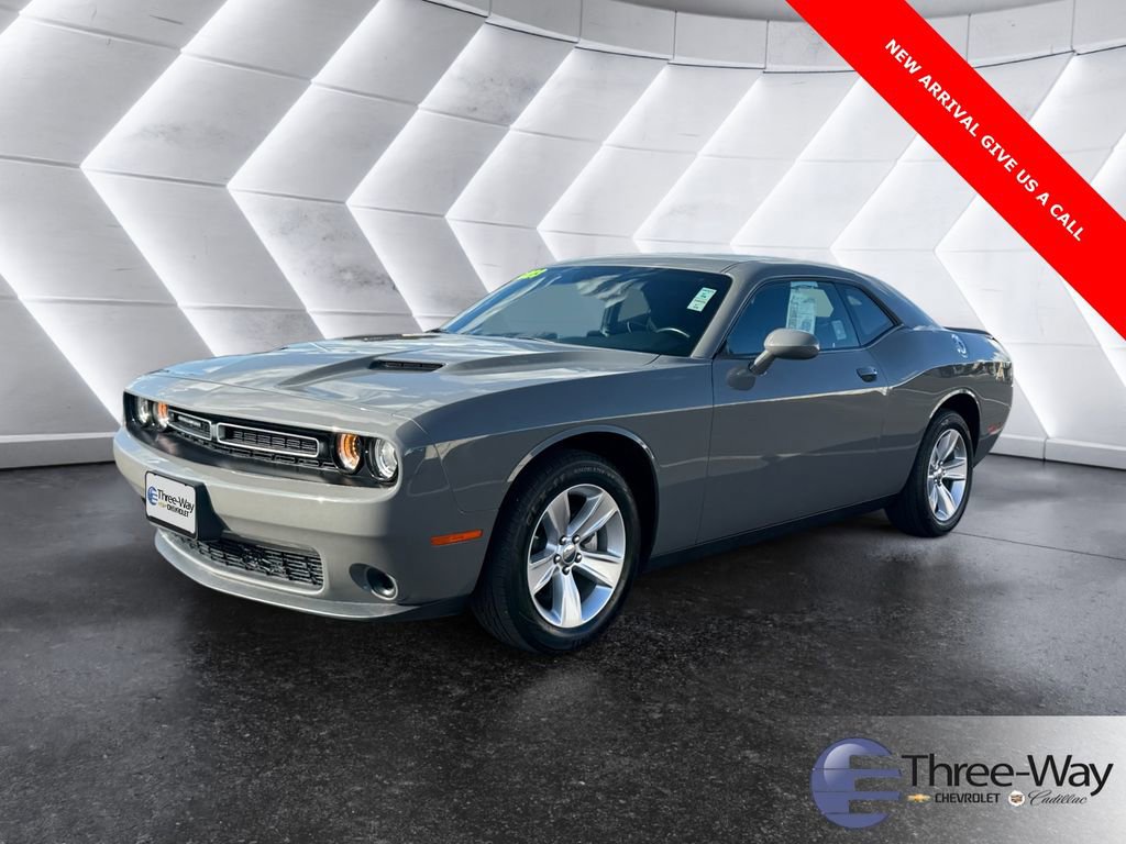 Used 2023 Dodge Challenger SXT image 1