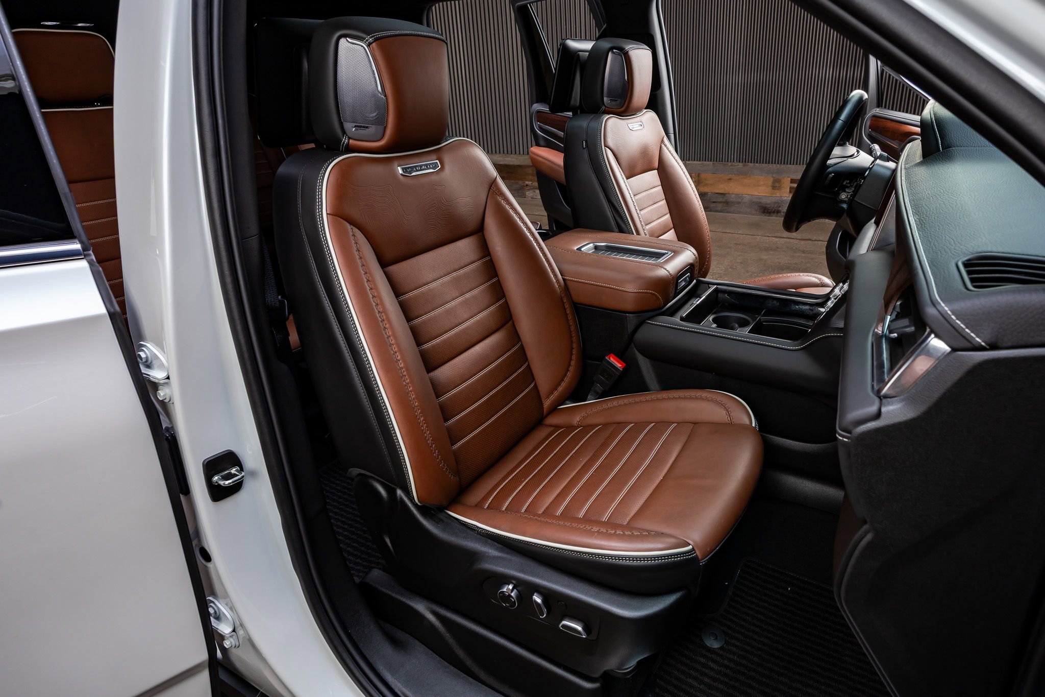 Used 2024 GMC Yukon Denali Ultimate image 30