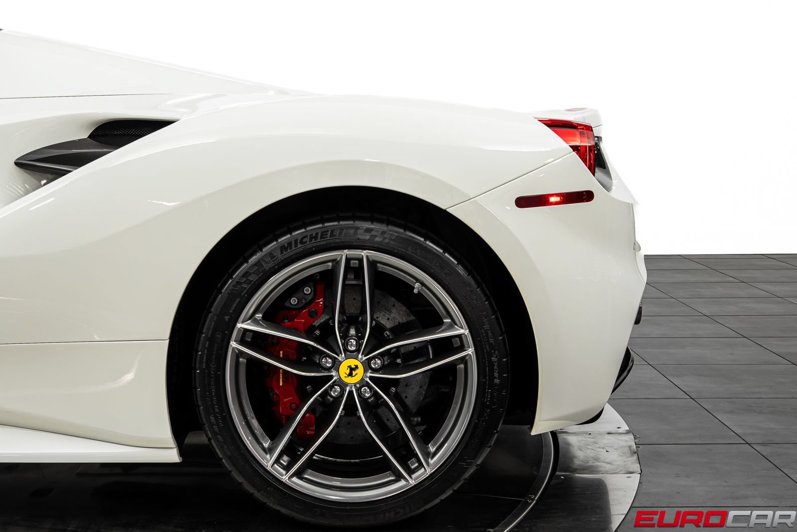 Used 2019 Ferrari 488 Spider RWD image 20