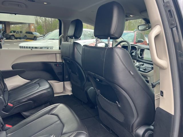 Used 2024 Chrysler Pacifica Touring-L FWD image 24