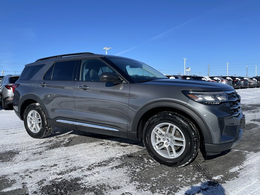 Used 2025 Ford Explorer Active image 2