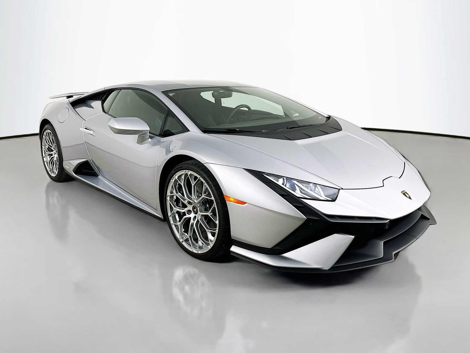 Used 2024 Lamborghini Huracan Tecnica RWD image 3