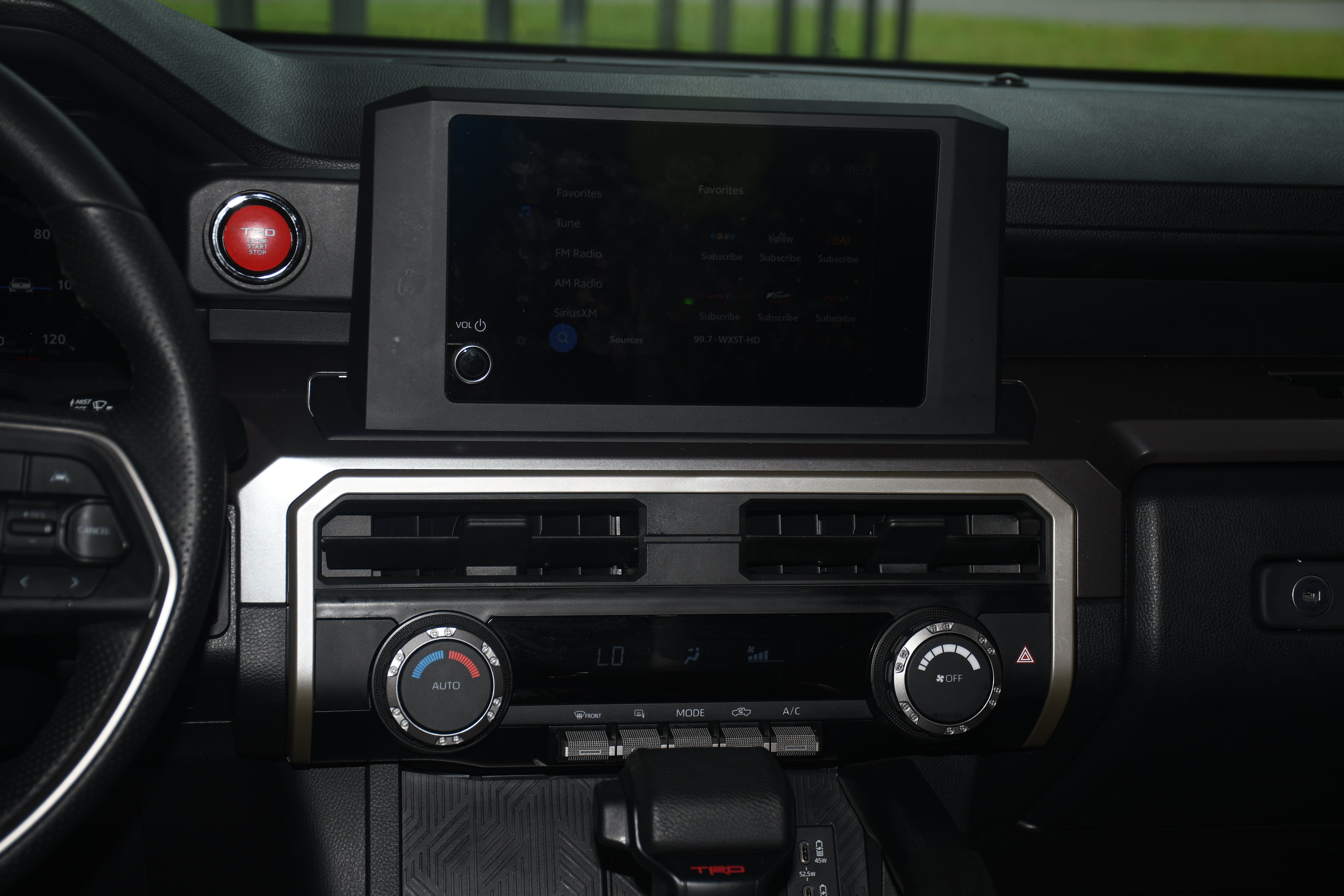 Used 2025 Toyota Tacoma TRD Off-Road AWD/4WD image 15