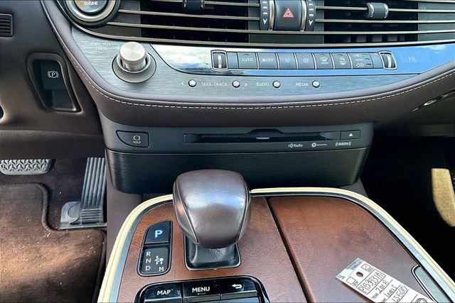 Used 2018 Lexus LS 500 w/ Accessory Package (Z2) image 25