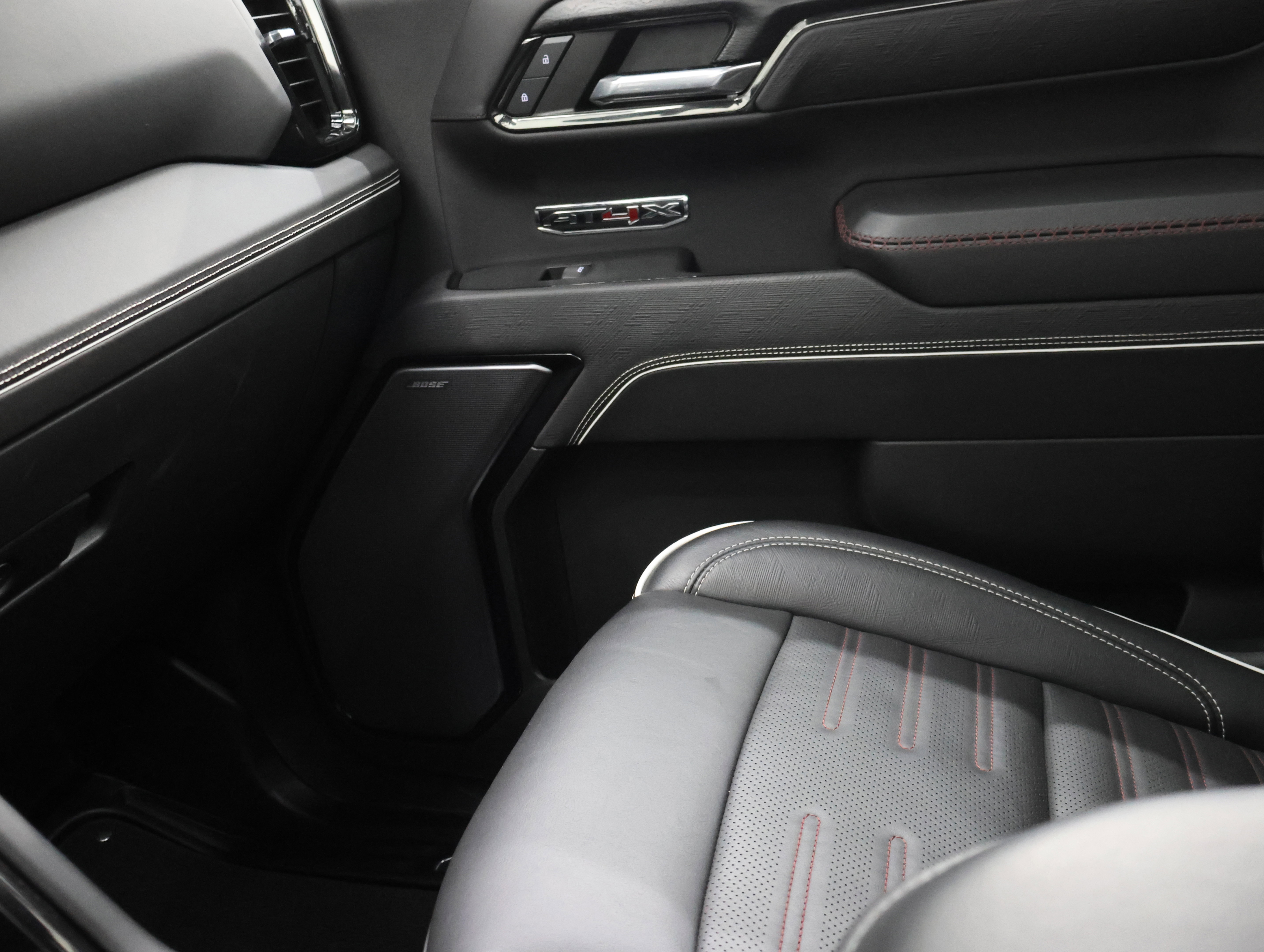 Used 2022 GMC Sierra 1500 AT4X image 13