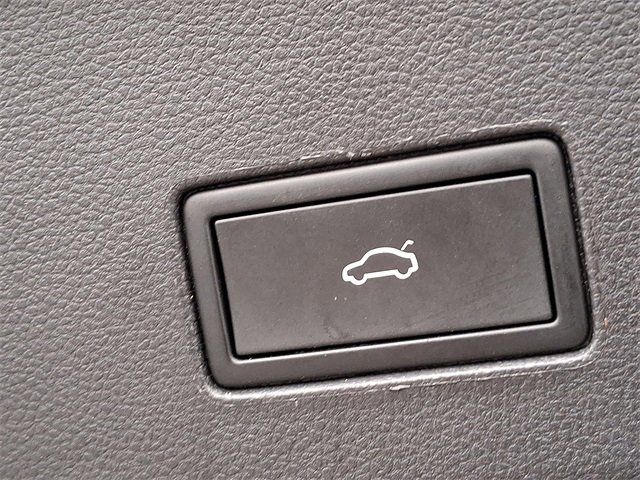 Used 2024 Volkswagen Atlas Cross Sport SE w/ Panoramic Sunroof Package image 29