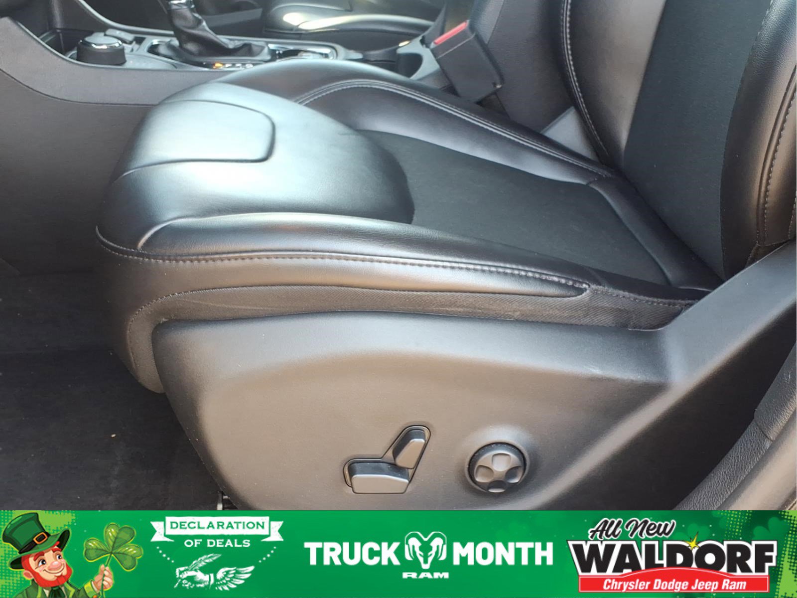 Used 2019 Jeep Cherokee Latitude Plus image 13