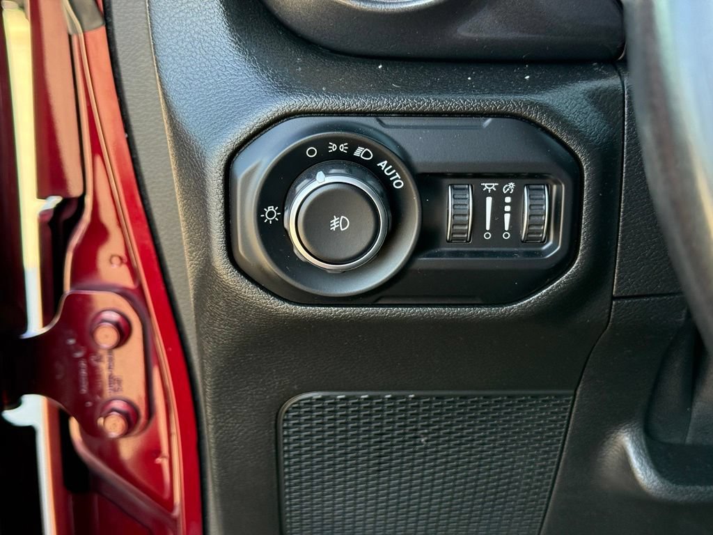 Used 2021 Jeep Wrangler Unlimited Sahara AWD/4WD image 18