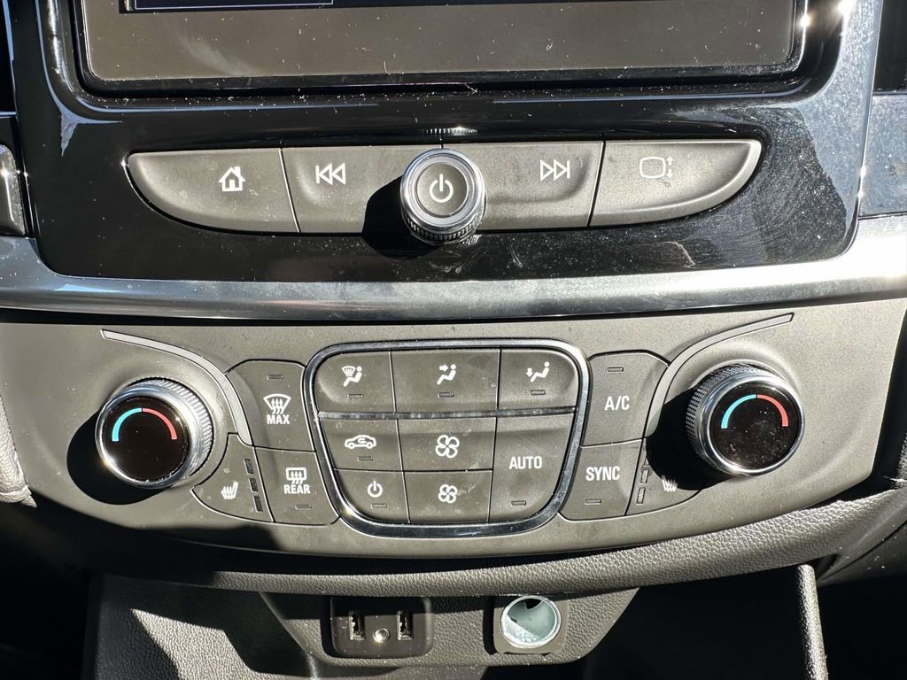 Used 2023 Chevrolet Traverse LT FWD image 22