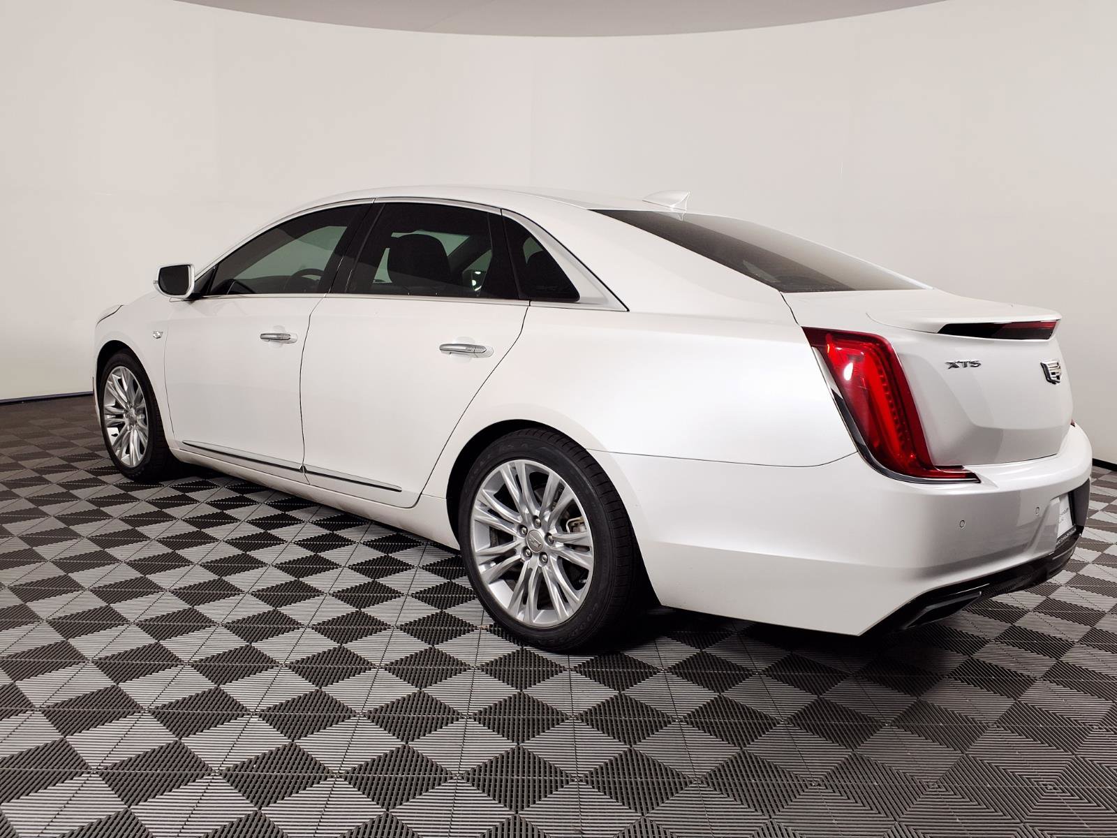 Used 2019 Cadillac XTS Luxury FWD image 6