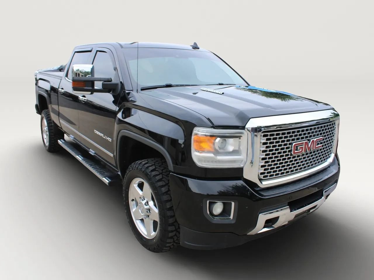 Used 2015 GMC Sierra 2500 Denali w/ Duramax Plus Package AWD/4WD image 13