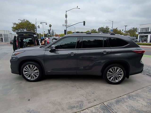 Used 2022 Toyota Highlander Platinum image 6