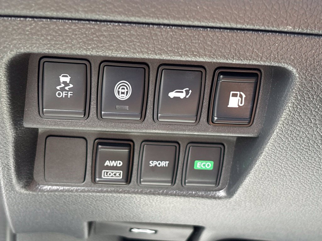 Used 2020 Nissan Rogue SV AWD/4WD image 14