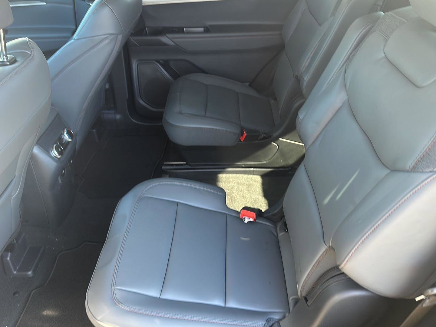 New 2026 Ford Explorer Active w/ Active Comfort Package image 10