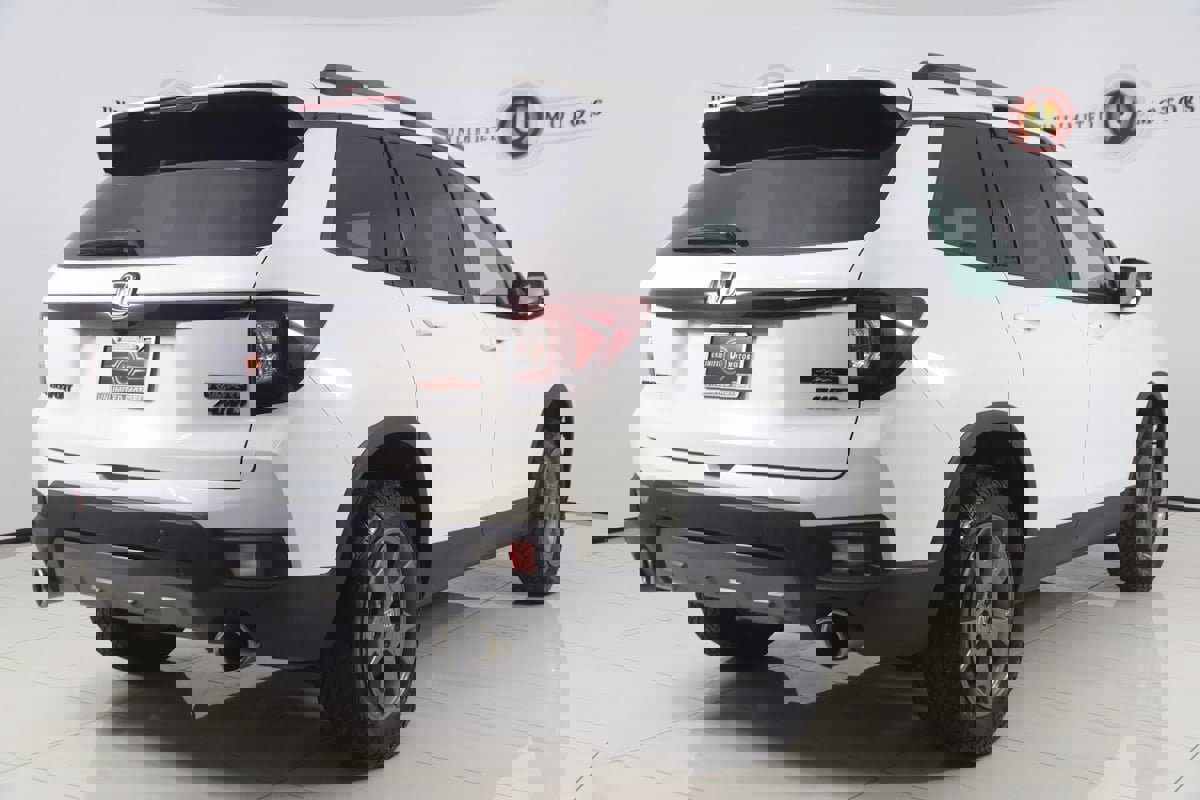 Used 2024 Honda Passport TrailSport image 3