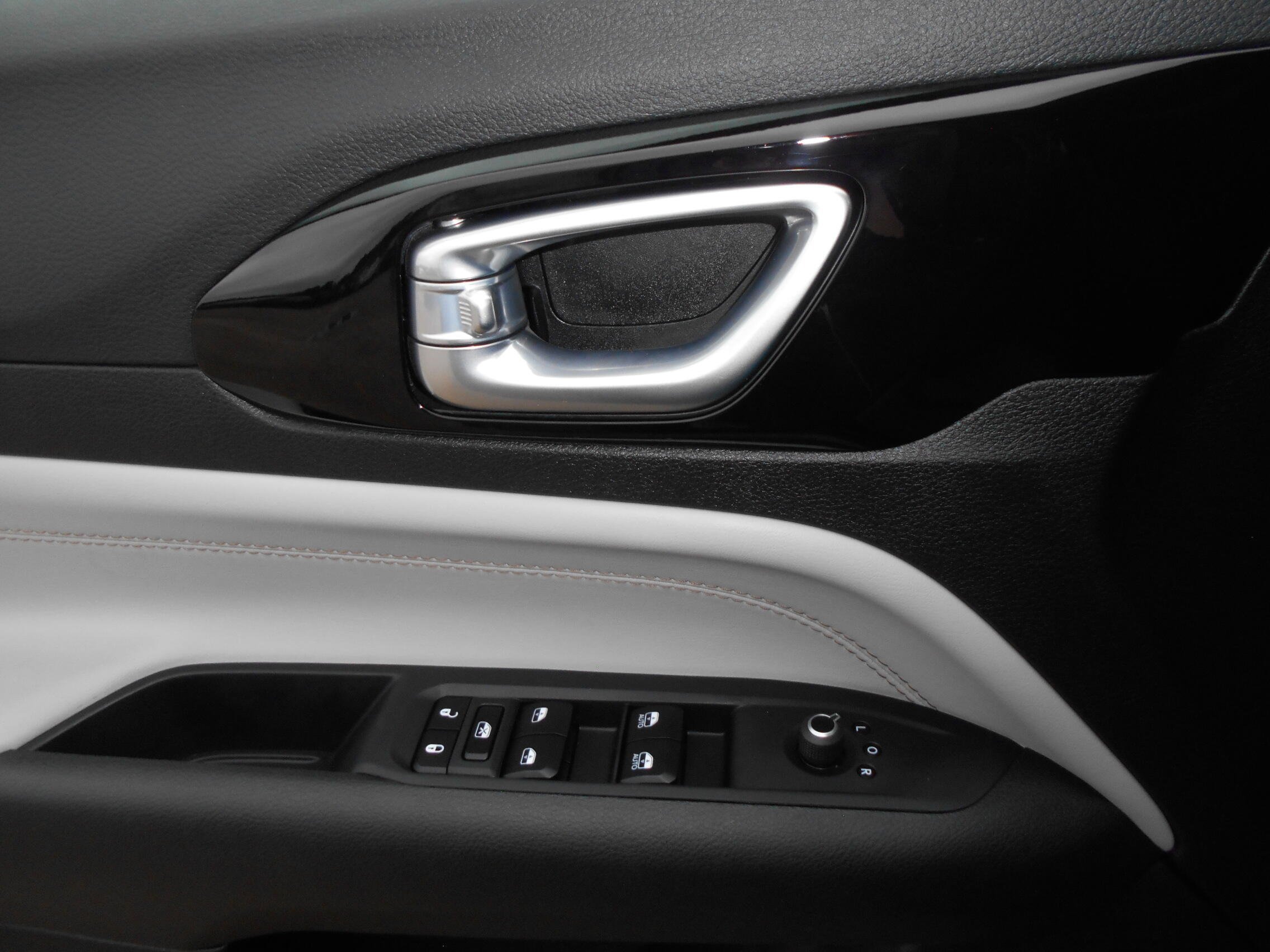 Certified 2024 Jeep Compass Limited AWD/4WD image 17