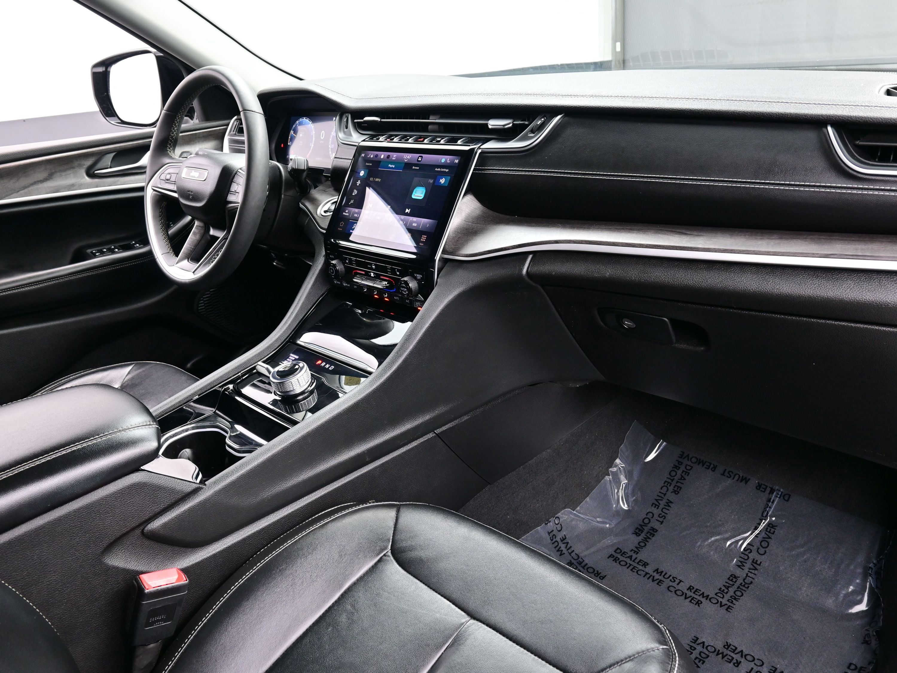 Used 2023 Jeep Grand Cherokee L Limited w/ Black Appearance Package image 17