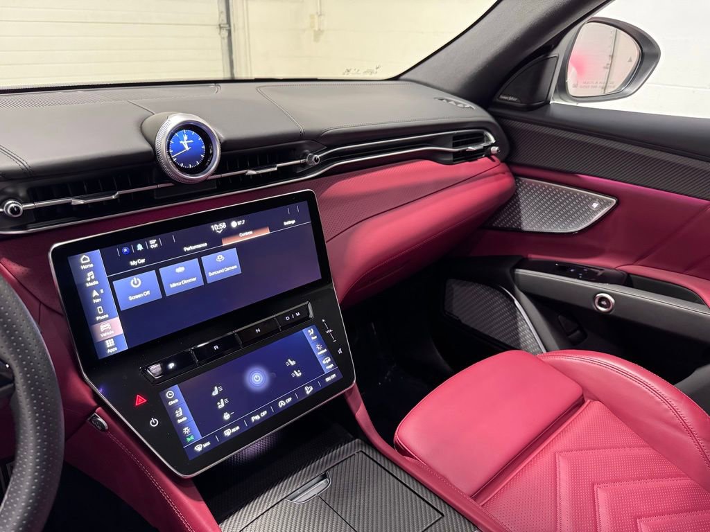 Used 2024 Maserati Grecale Trofeo image 29