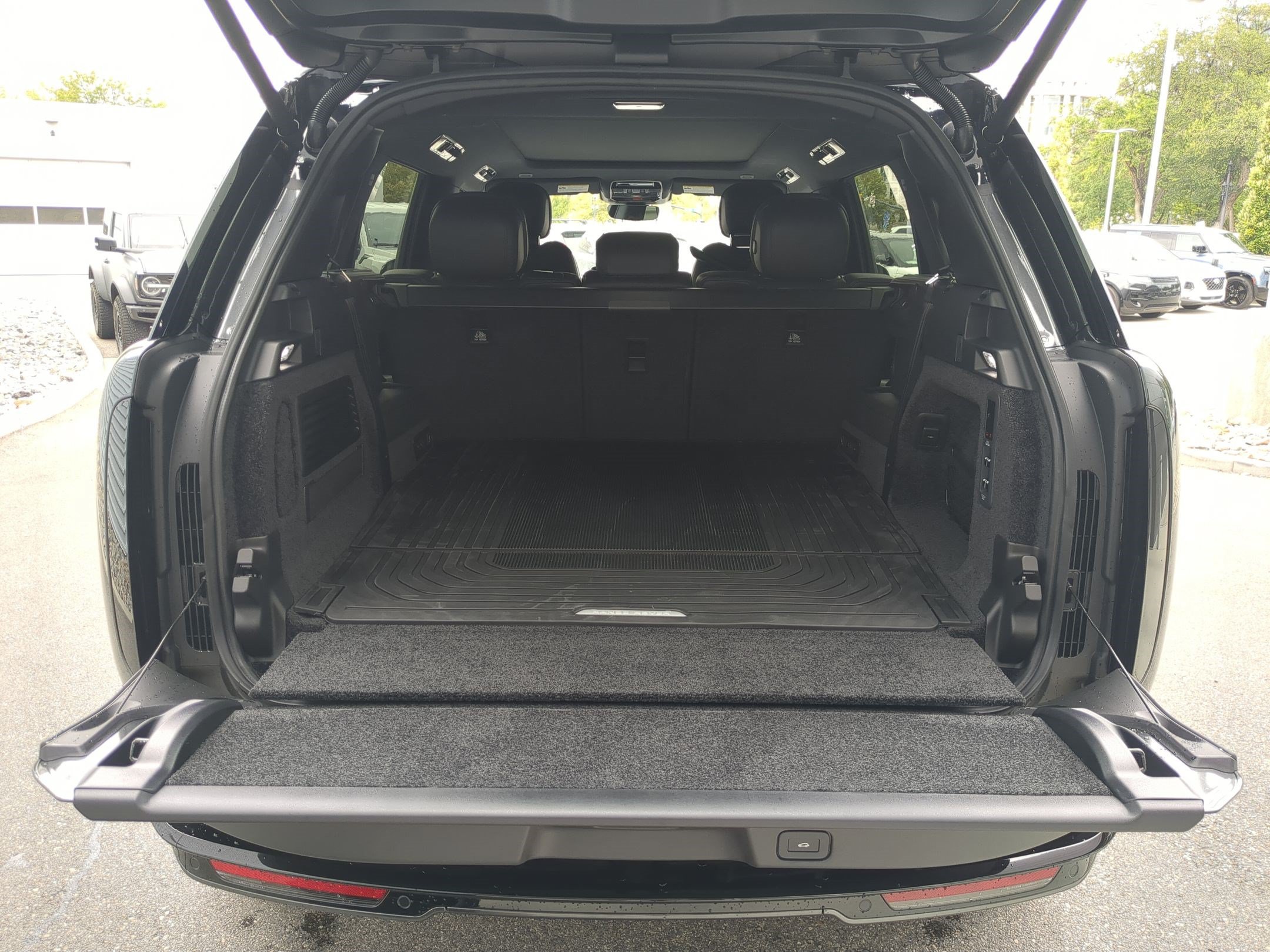 New 2026 Land Rover Range Rover Long Wheelbase SE AWD/4WD image 30