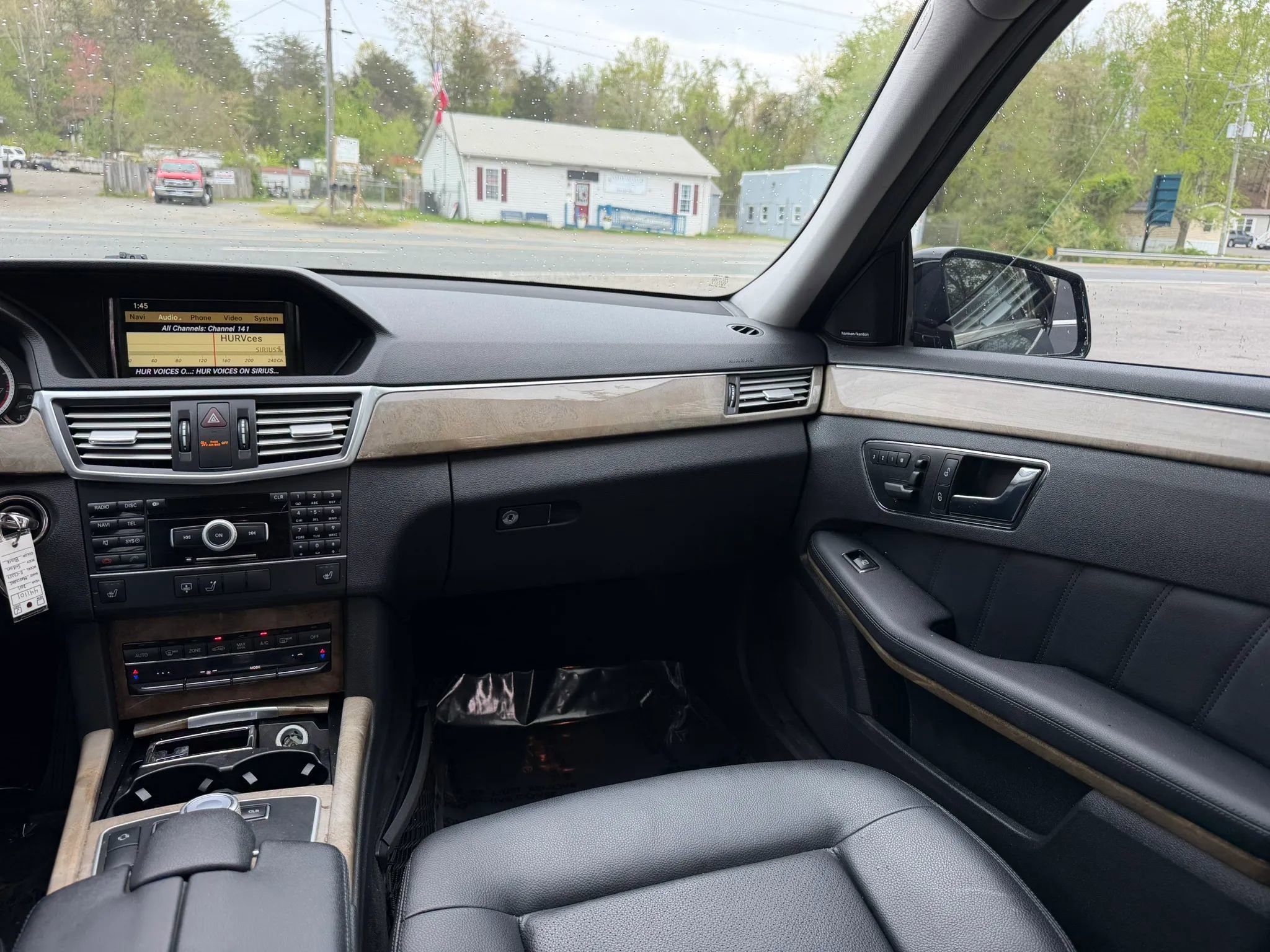 Used 2011 Mercedes-Benz E 350 4MATIC Sedan image 31