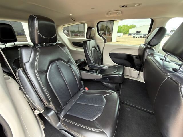 Used 2023 Chrysler Pacifica Touring-L FWD image 26