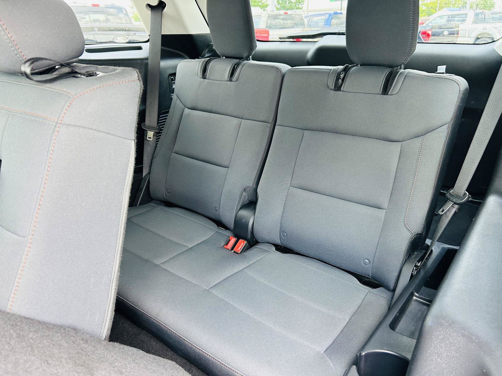 Used 2025 Ford Explorer Active AWD/4WD image 30