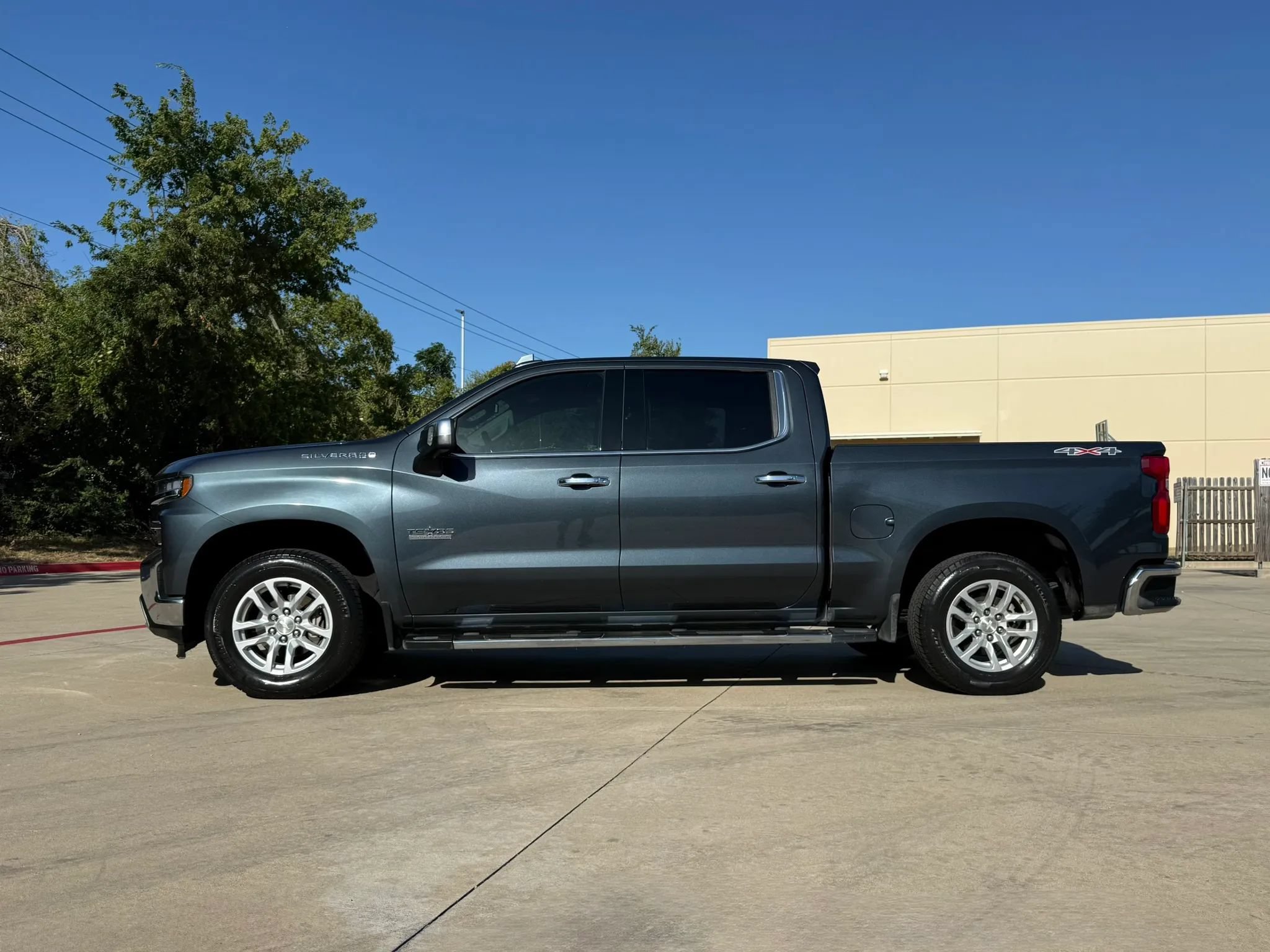 Used 2019 Chevrolet Silverado 1500 LTZ w/ LTZ Texas Edition AWD/4WD image 3