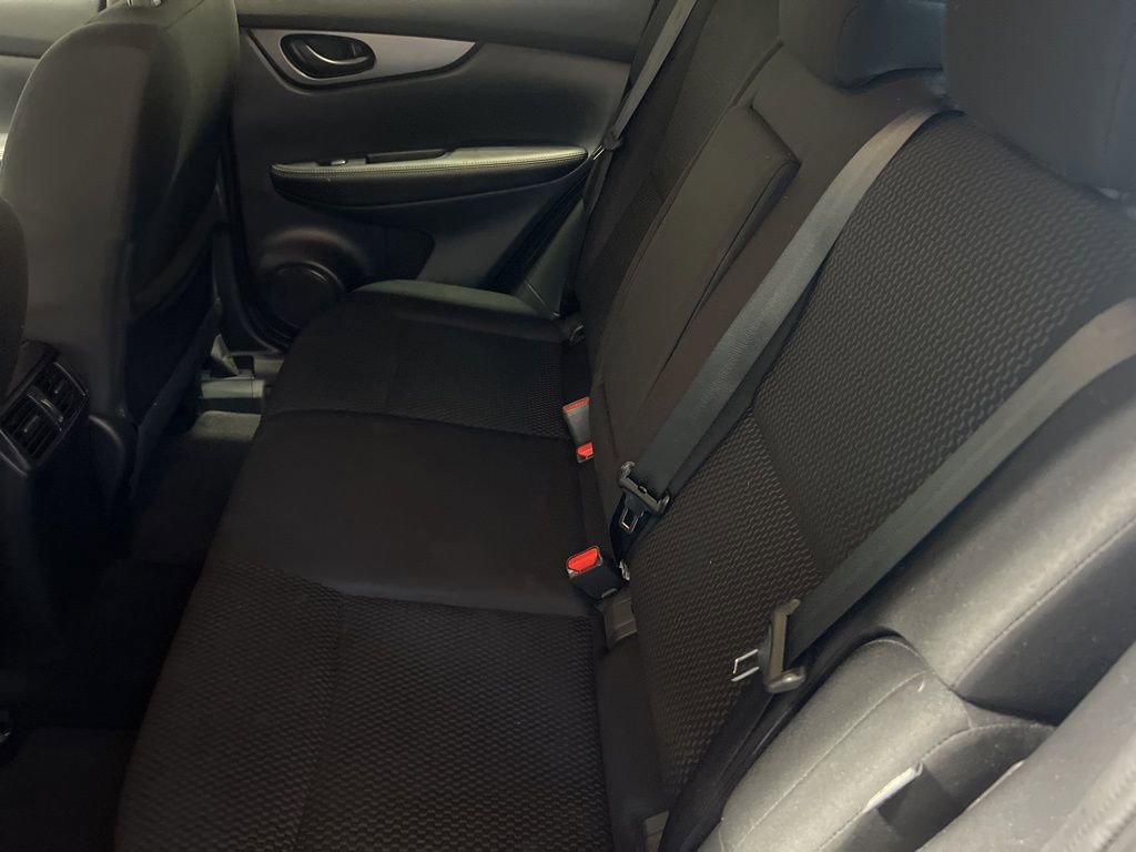 Used 2022 Nissan Rogue Sport S image 33