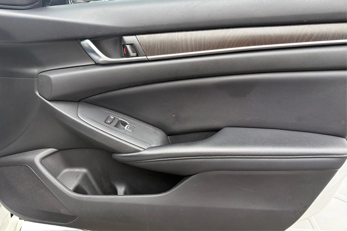 Used 2018 Honda Accord EX image 23