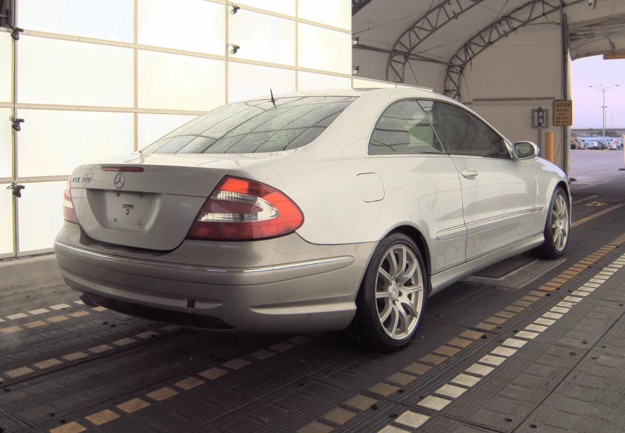 Used 2004 Mercedes-Benz CLK 320 Coupe image 4
