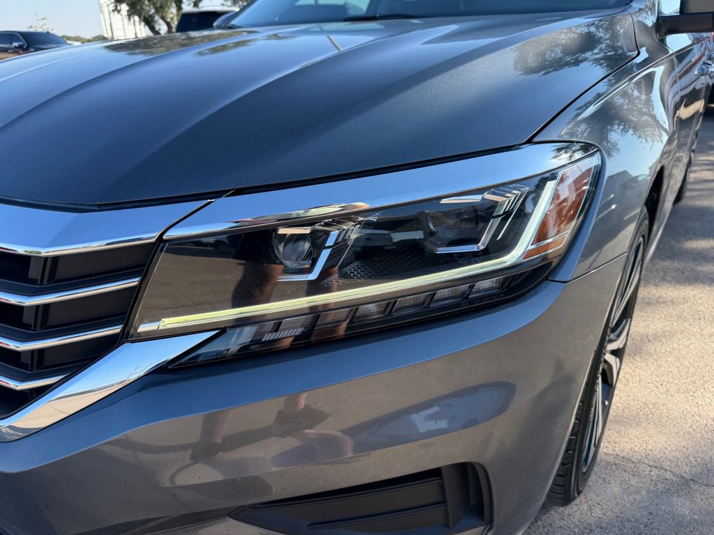 Used 2021 Volkswagen Passat 2.0T SE FWD image 10