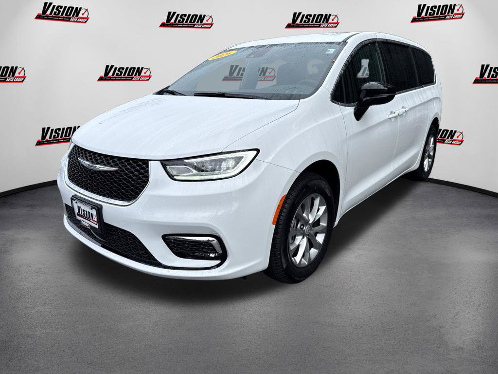 New 2026 Chrysler Pacifica Select