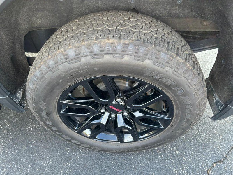 Used 2022 GMC Sierra 1500 SLT w/ SLT Premium Package AWD/4WD image 8