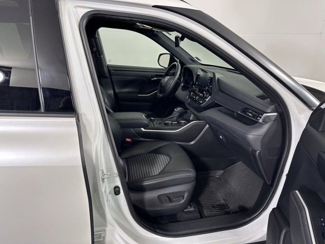 Used 2021 Toyota Highlander XSE image 11