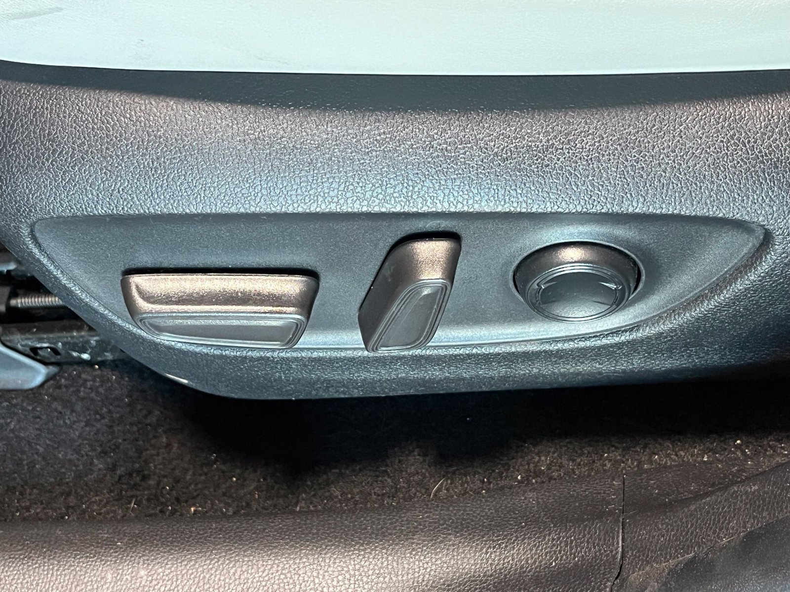 Used 2022 Toyota RAV4 XLE Premium AWD/4WD image 18