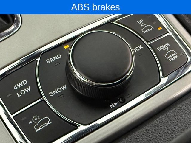 Used 2020 Jeep Grand Cherokee Trailhawk w/ Premium Lighting Group AWD/4WD image 27