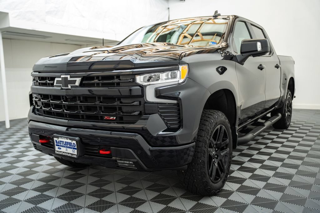 Used 2024 Chevrolet Silverado 1500 LT Trail Boss w/ LT Trail Boss Premium Package AWD/4WD image 3