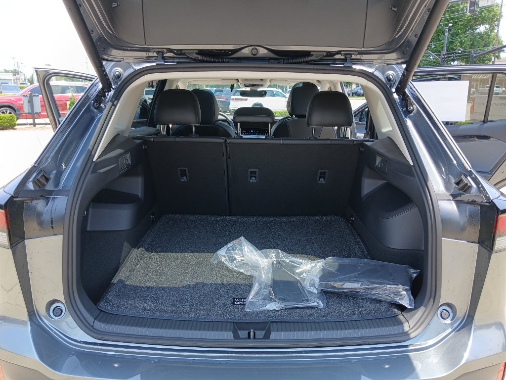 New 2026 Volkswagen Tiguan SE FWD image 21