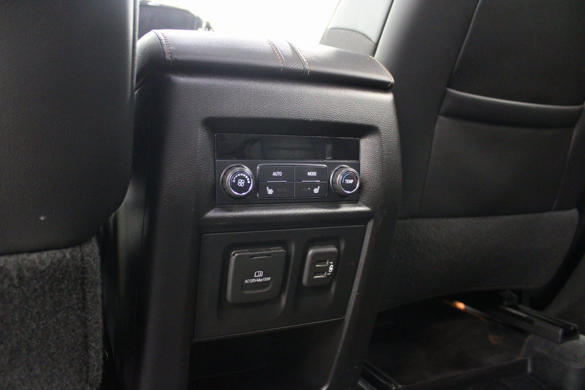 Used 2020 Chevrolet Traverse Premier w/ LPO, Blackout Package image 24