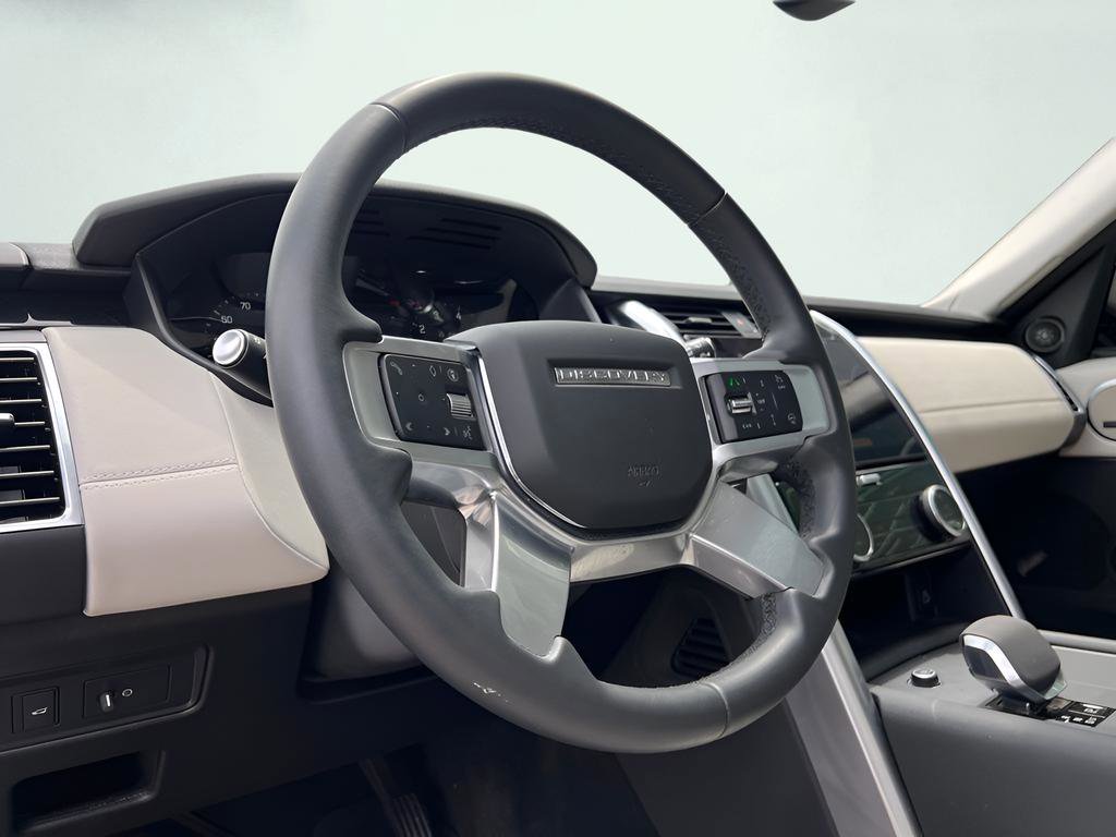 Used 2024 Land Rover Discovery S image 23