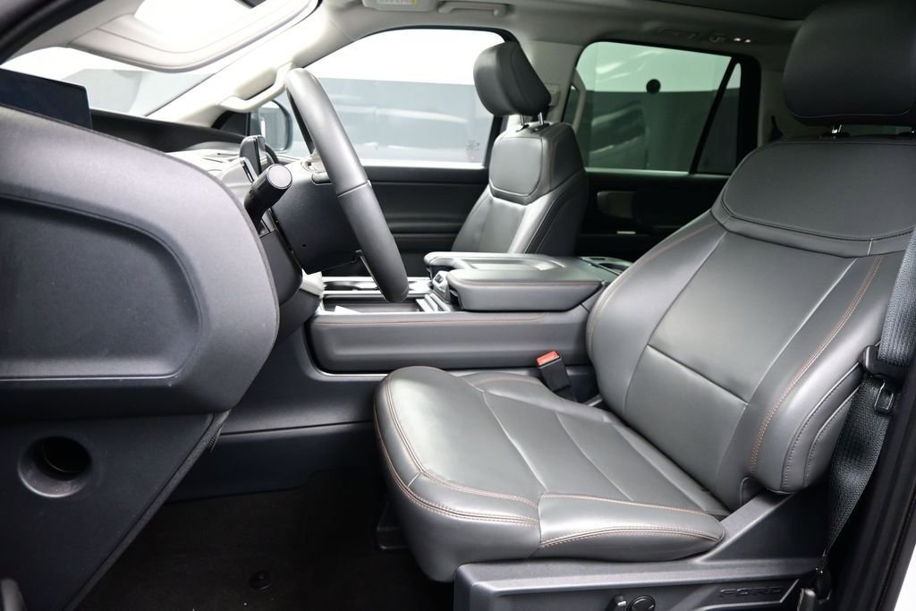 Used 2025 Ford Expedition Max Active AWD/4WD image 6