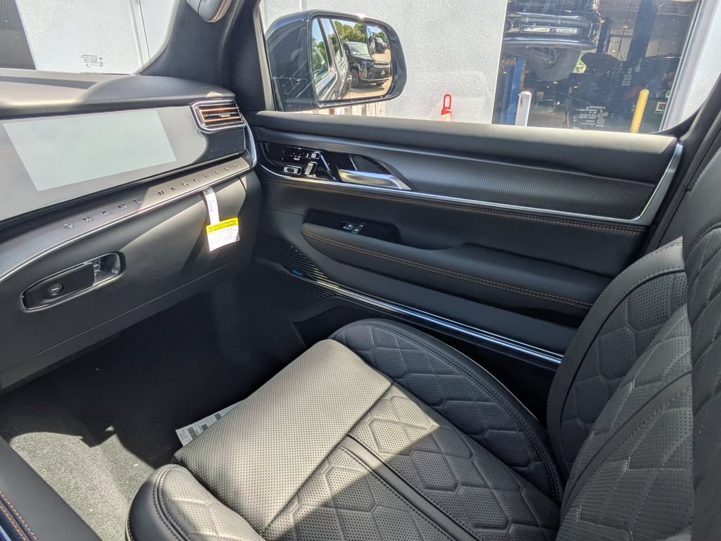 New 2026 Jeep Grand Wagoneer L Summit AWD/4WD image 18