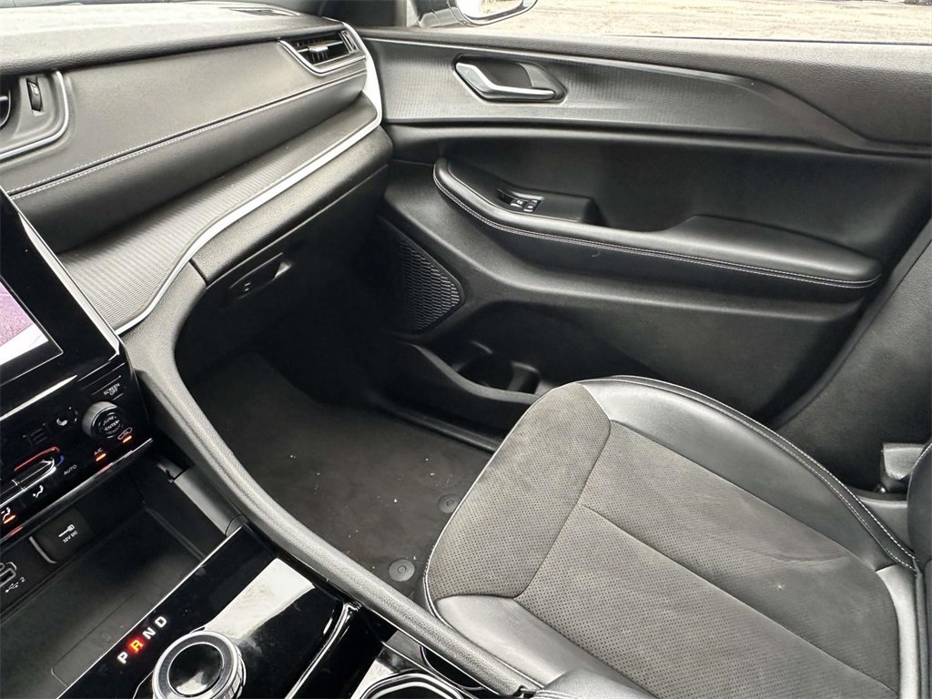 Certified 2023 Jeep Grand Cherokee L Laredo image 30