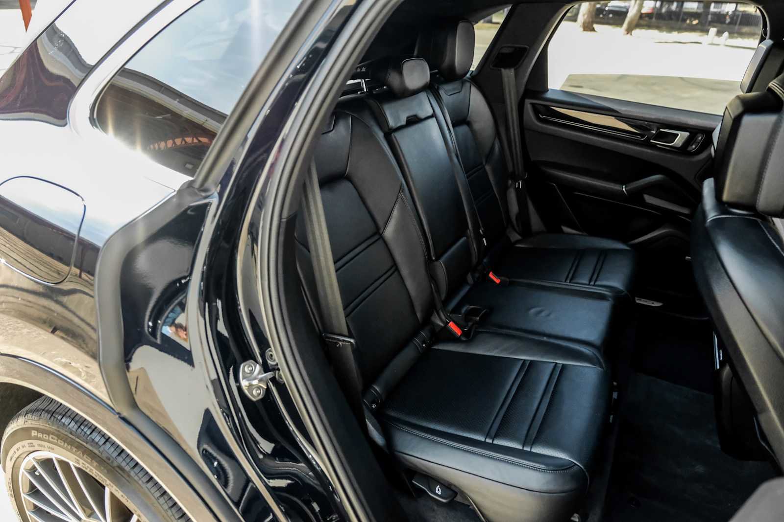 Used 2022 Porsche Cayenne image 38