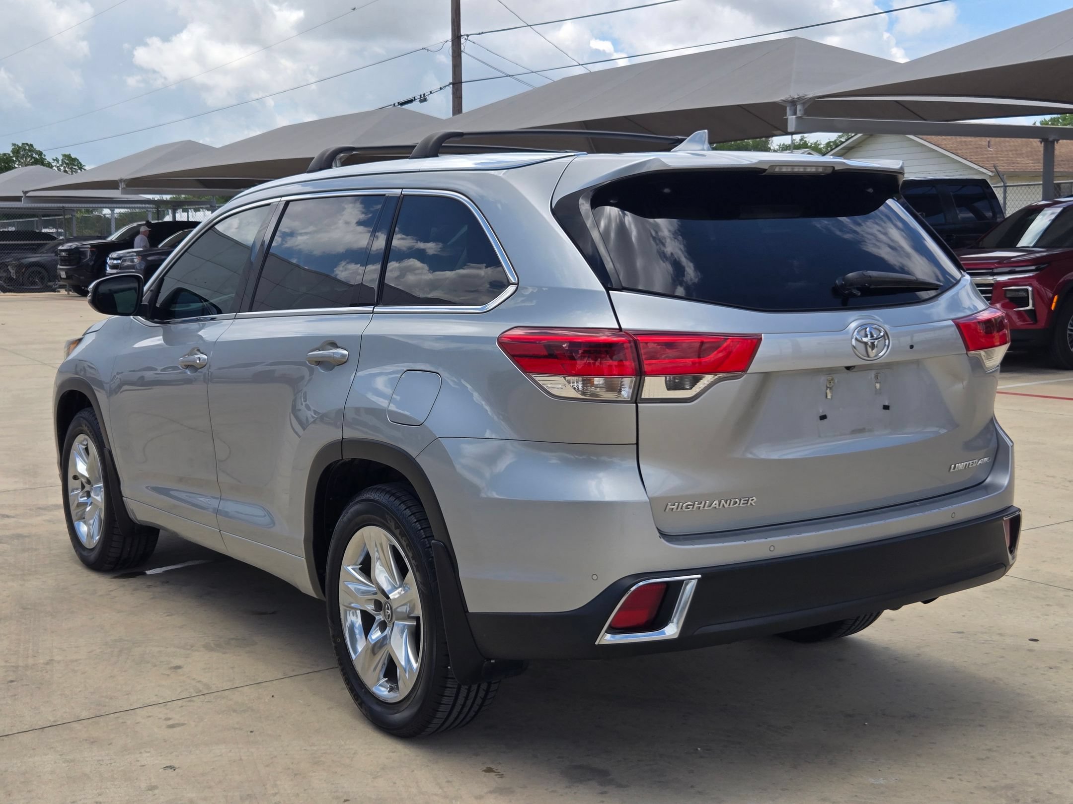 Used 2018 Toyota Highlander Limited w/ Carpet Mat Package (TMS) AWD/4WD image 5