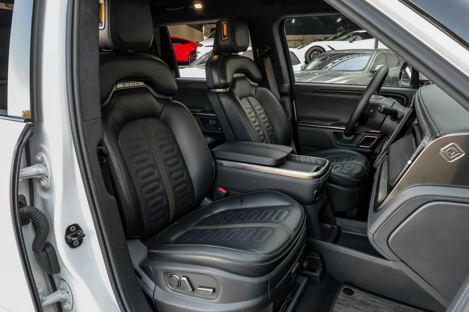 Used 2024 Rivian R1S Adventure image 44