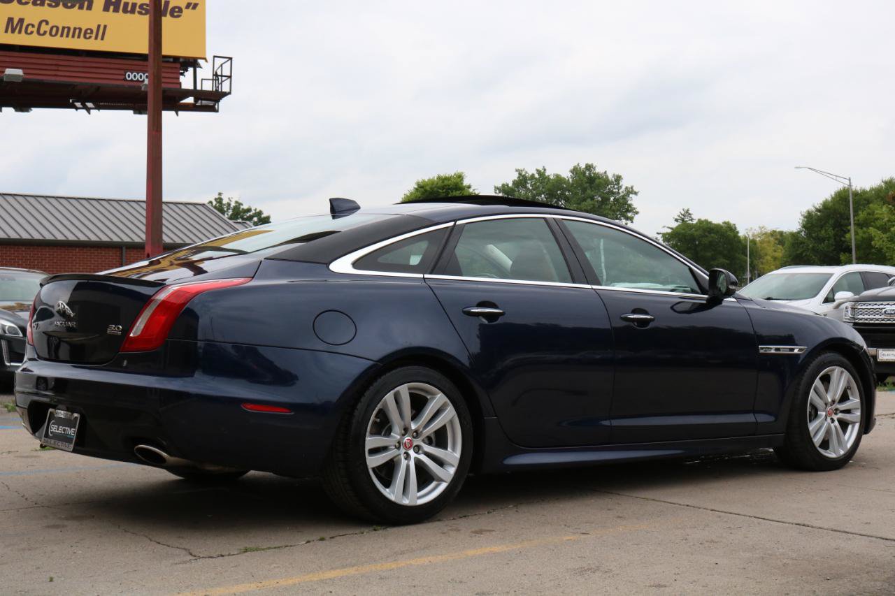 Used 2017 Jaguar XJ R-Sport AWD/4WD image 9
