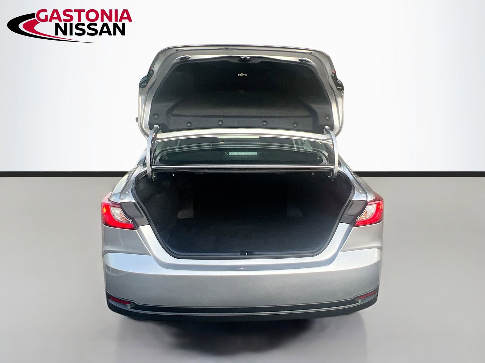 Used 2025 Toyota Camry LE image 33